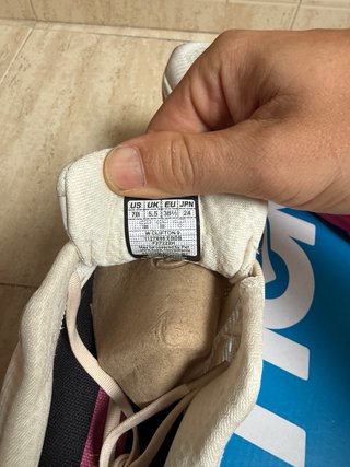 Zapatillas Hoka Blancas y Rosas