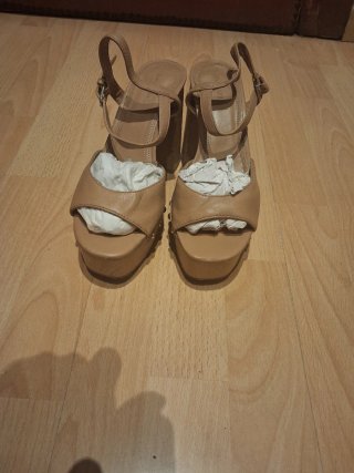 Sandalias de tacón beige