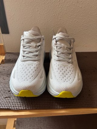 Hoka Clifton 9 Mujer Gris/Amarillo