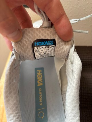 Hoka Clifton 9 Mujer Gris/Amarillo
