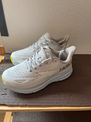 Hoka Clifton 9 Mujer Gris/Amarillo