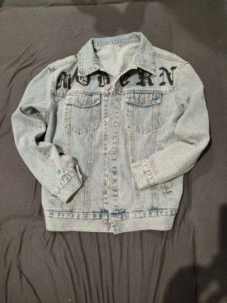 Chaqueta tejana Gucci bordada