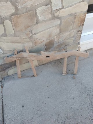 Yugo antiguo de madera