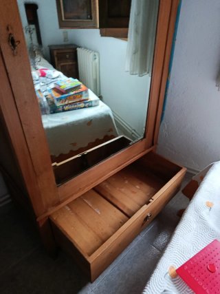Armario antiguo madera con espejo, Más de 100 años