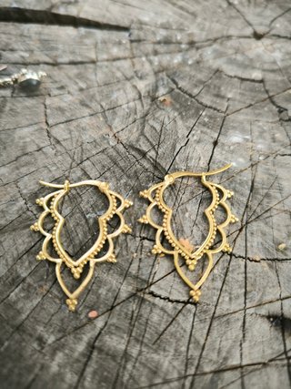 Pendientes dorados estilo boho