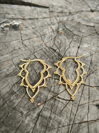 Pendientes dorados estilo boho