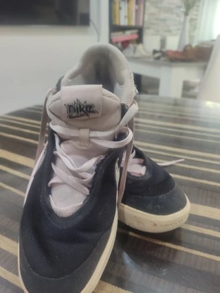Zapatillas Nike Baloncesto Negras y Rosas