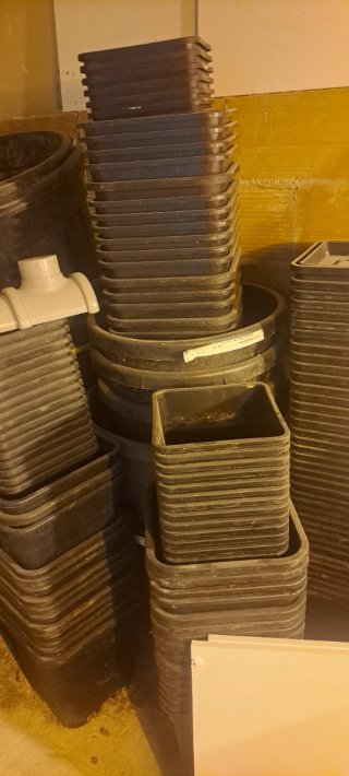Vaso e Fioriere in Plastica di Varie Misure
