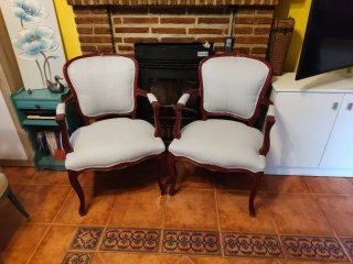 2 Sillones de madera y tela