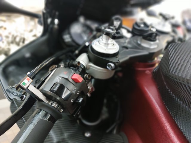 YAMAHA YZF R1 CROSSPLANE - 2009