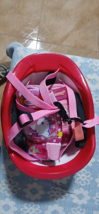 Casco y protecciones Hello Kitty