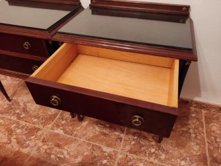 Cómoda , mesillas y espejo de madera Vintage