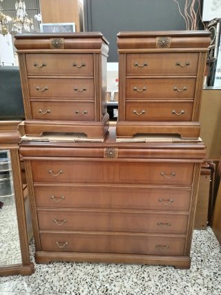 Conjunto de cómoda, mesitas y espejo vintage