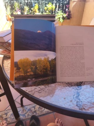 Libro con ilustraciones sobre la Siberia Extremeña