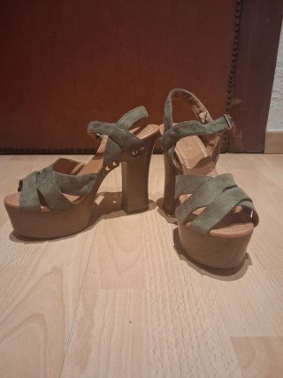 Sandalias de tacón con plataforma