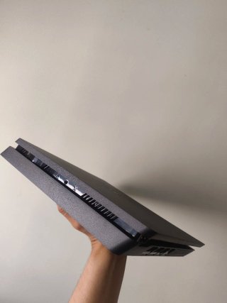 PS4 Slim 500GB + 2 Juegos