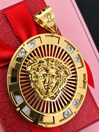 Colgante de oro Medusa con circonitas