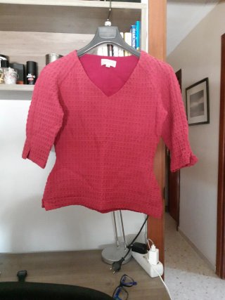 Jersey rosa/rojo.