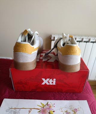 Zapatillas Xti Piel Unisex Blancas/Amarillas 41