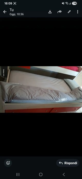 Struttura letto a castello con scrivania