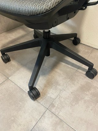 Silla de oficina ergonómica negra