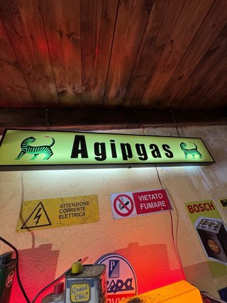 Insegna luminosa Agip vintage