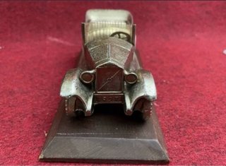 Antigua maqueta de coche Volvo PV4 de 1927