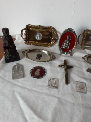 Conjunto objetos religiosos antiguos