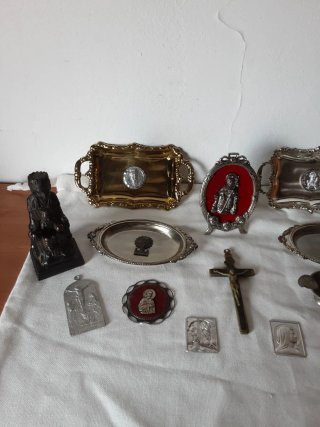 Conjunto objetos religiosos antiguos