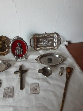 Conjunto objetos religiosos antiguos