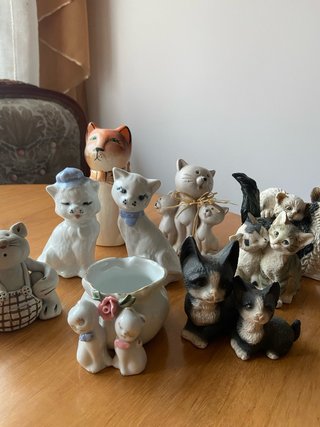 Set di figure di gatti in ceramica