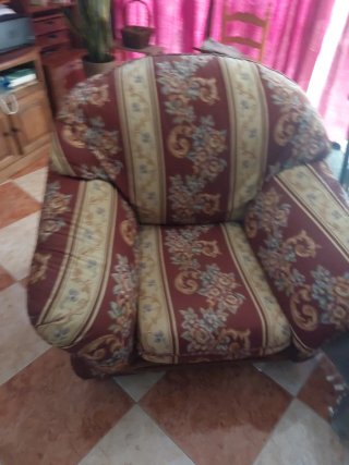 Sillón cómodo estampado como nuevo