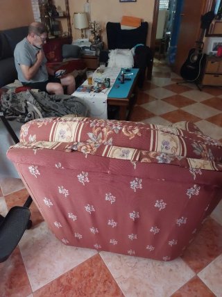 Sillón cómodo estampado como nuevo