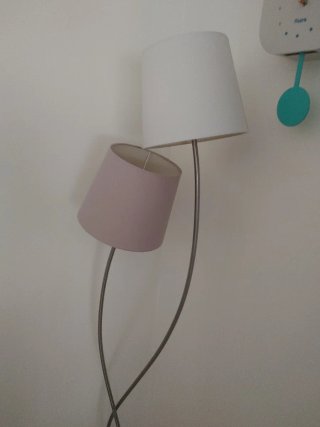 Lámpara de pie moderna plateada