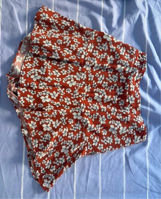 Falda (con pantalón) corta estampada floral