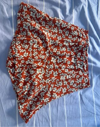 Falda (con pantalón) corta estampada floral