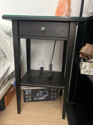 Mesita de noche madera con tapa cristal