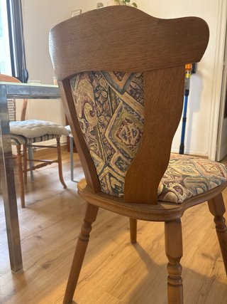 Silla antigua tapizada madera