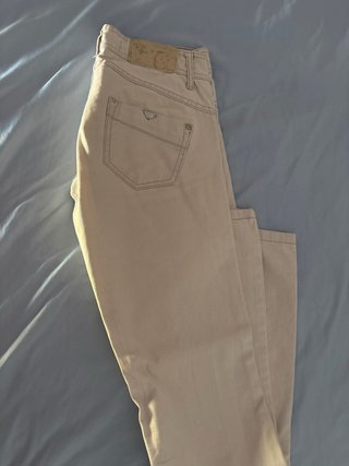 Pantalón beige mujer corte vaquero