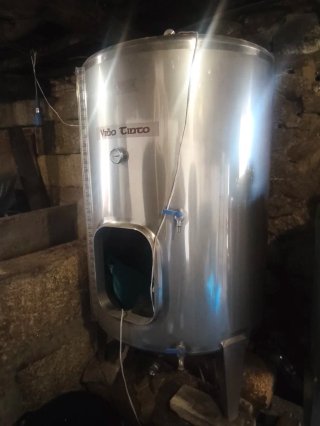 Depósito vino 1000L nuevo sin apenas uso .