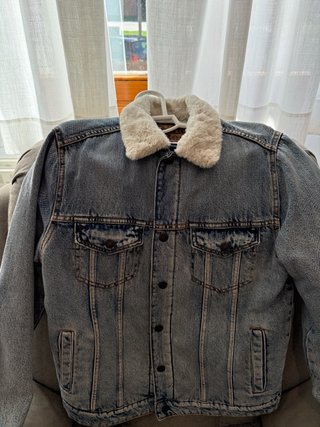 Cazadora vaquera con forro calentito del pull&bear