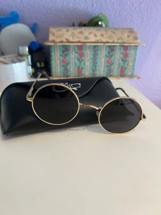 Gafas de sol redondas doradas retro