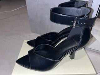 Tacchi neri eleganti