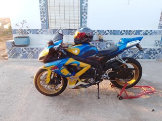 Suzuki GSXR 600 K7 Deportiva