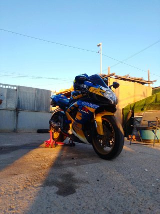 Suzuki GSXR 600 K7 Deportiva