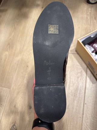 Zapatos de charol nuevos morados