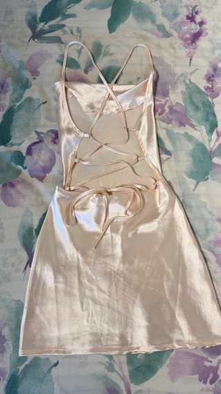 Vestido satinado rosa palo