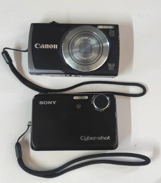 Lote 2 Fotocamere Digitali Canon e Sony