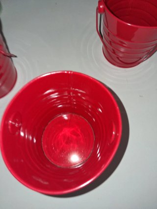 Cubo pequeño de metal rojo 10×10×5