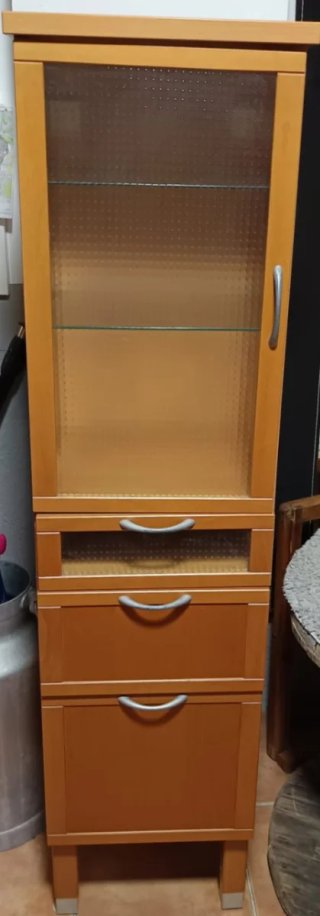 Armario de madera y cristal Ikea